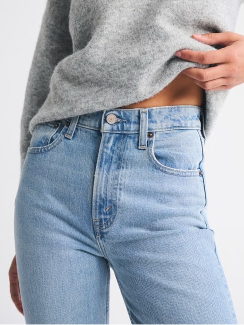 Abercrombie High Rise 90s Relaxed Jeans Light Wash Size 26 Curve Love 28” inseam